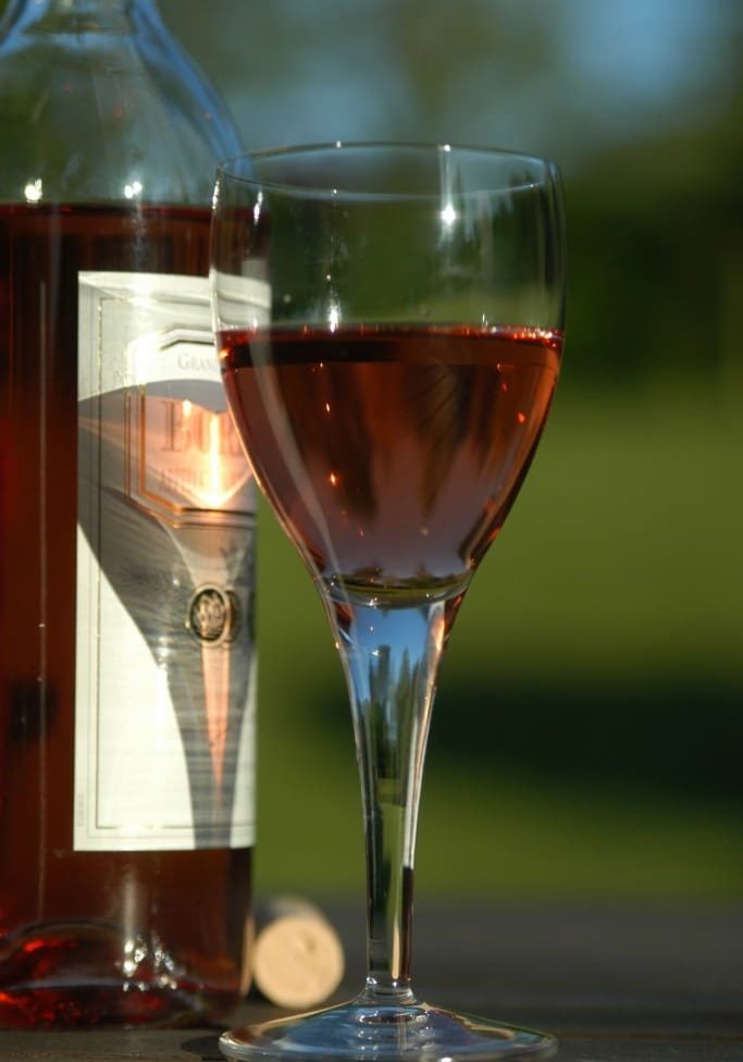 a-glass-of-rose-wine-playing-with-the-sun-2-1192416